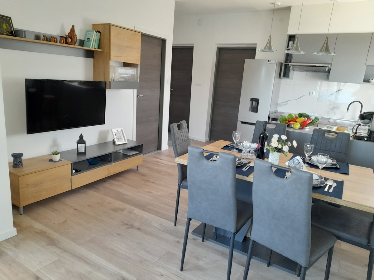 Sveti Petar na Moru, obnovljena hiša, 3 stanovanja (195 m2), 50 metrov od morja, razgled!
