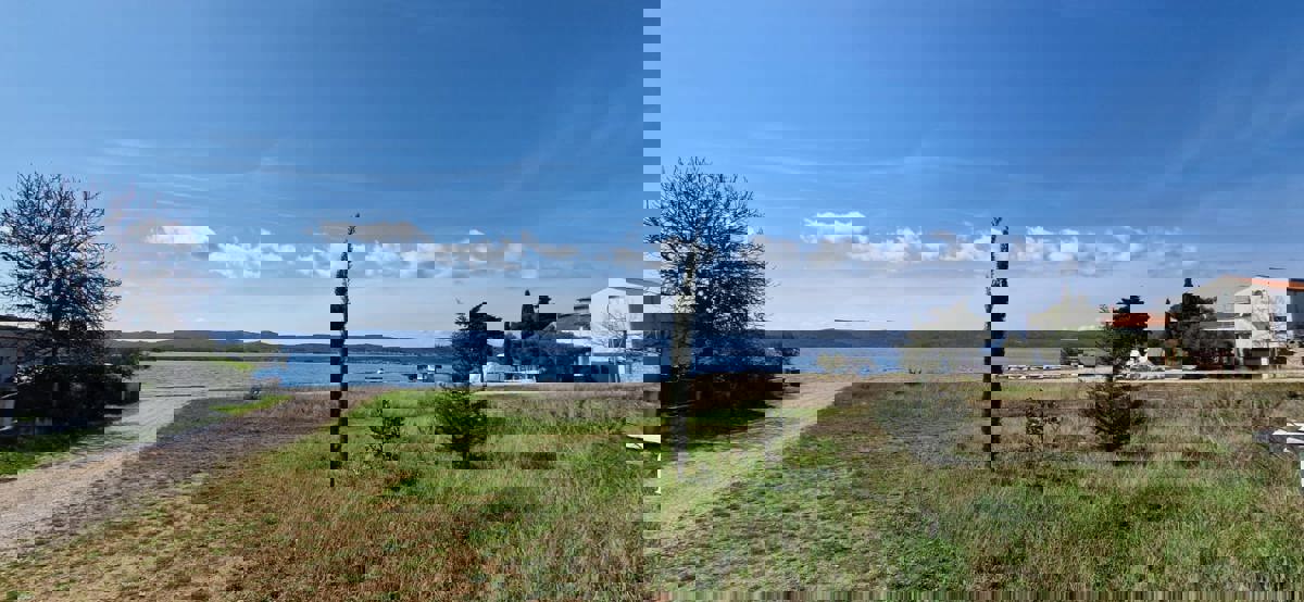 Sveti Petar na Moru, obnovljena hiša, 3 stanovanja (195 m2), 50 metrov od morja, razgled!