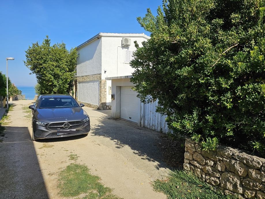 Vrsi Žukve, hiša (194 m2) z garažo, za adaptacijo + dokončan projekt, 30 metrov od plaže