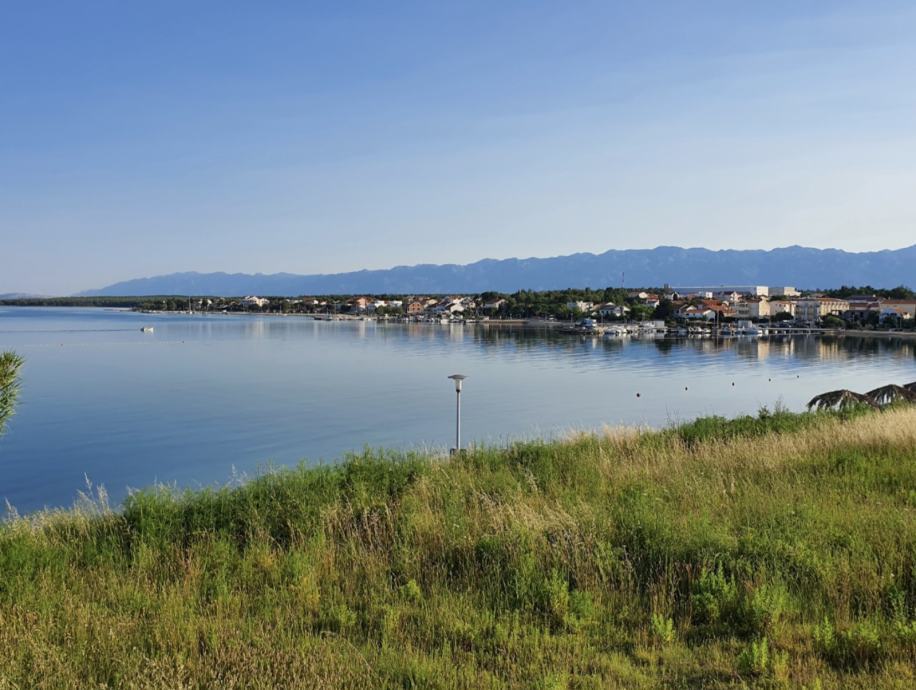 Vrsi Žukve, hiša (194 m2) z garažo, za adaptacijo + dokončan projekt, 30 metrov od plaže