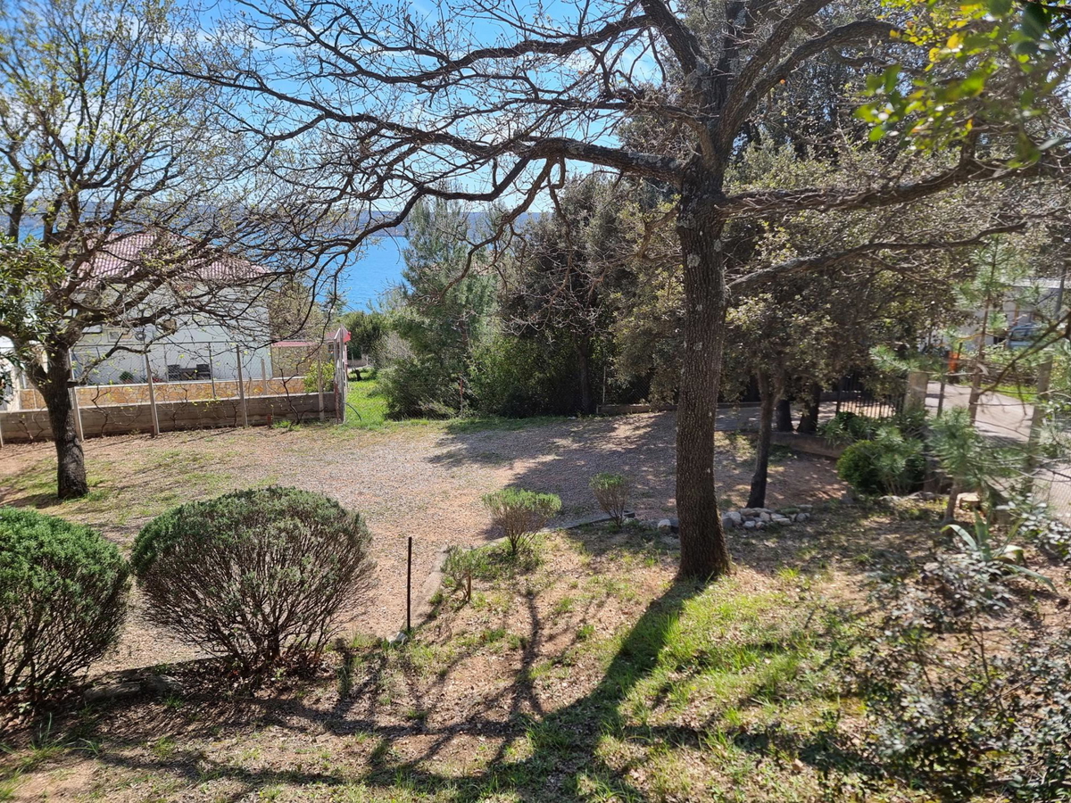 Posedarje, hiša z 8 apartmaji (360 m2) in zasebno plažo, VRHUNSKA LOKACIJA