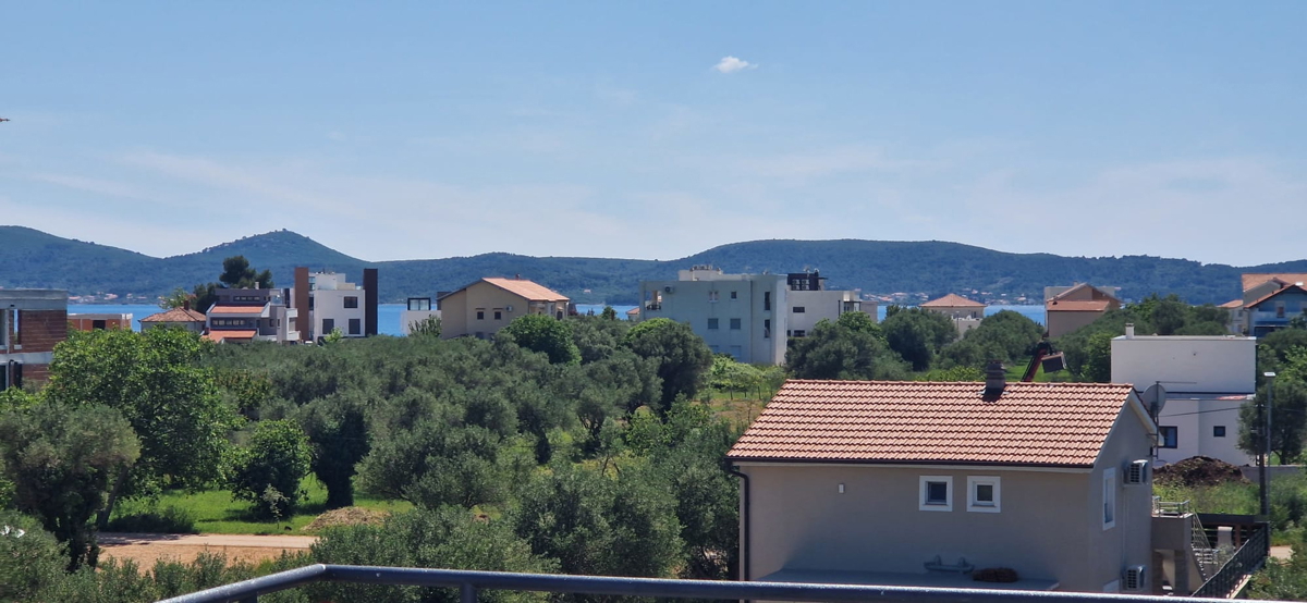 Sukošan, apartmajska hiša (915 m2) z 11 apartmaji