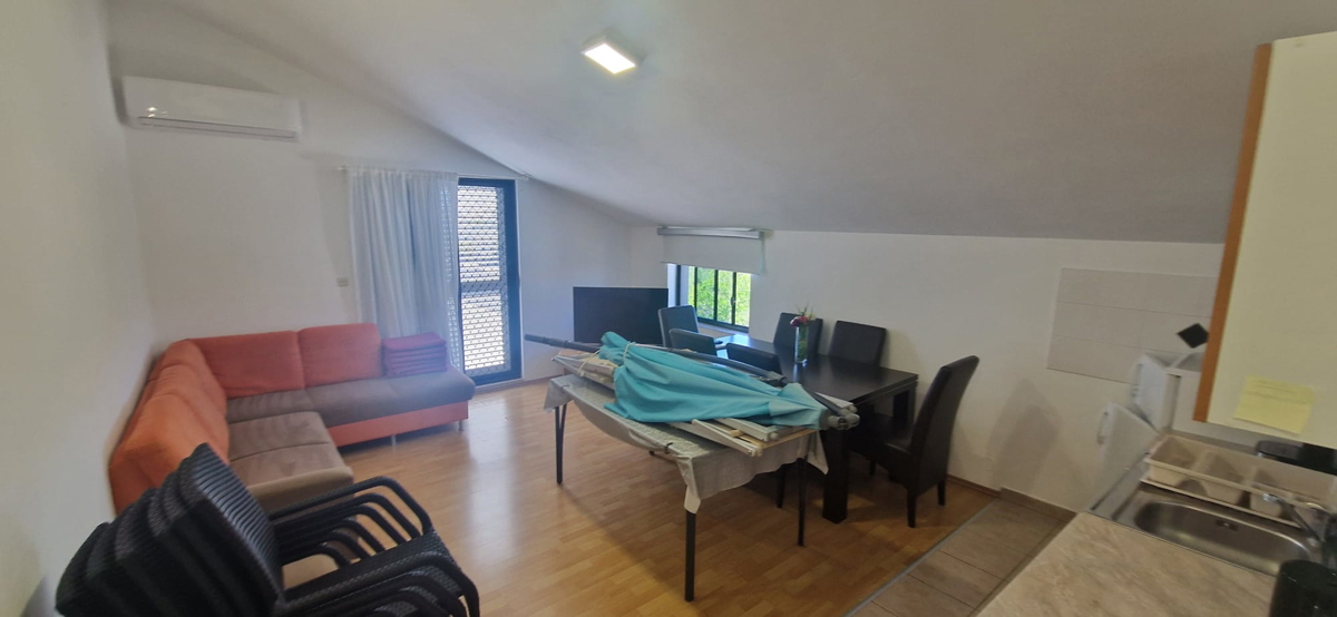 Sukošan, apartmajska hiša (915 m2) z 11 apartmaji