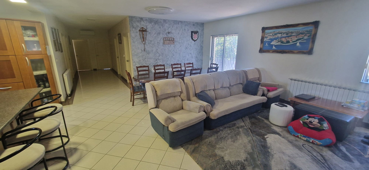 Sukošan, apartmajska hiša (915 m2) z 11 apartmaji