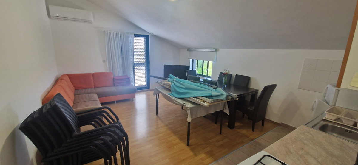 Sukošan, apartmajska hiša (915 m2) z 11 apartmaji