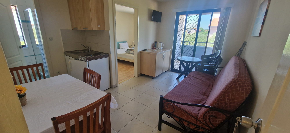Sukošan, apartmajska hiša (915 m2) z 11 apartmaji