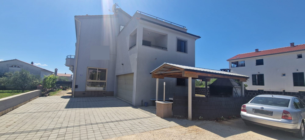 Sukošan, apartmajska hiša (915 m2) z 11 apartmaji