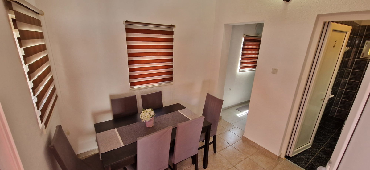Vir, hiša z 2 apartmajema (148 m2), 150 metrov do plaže
