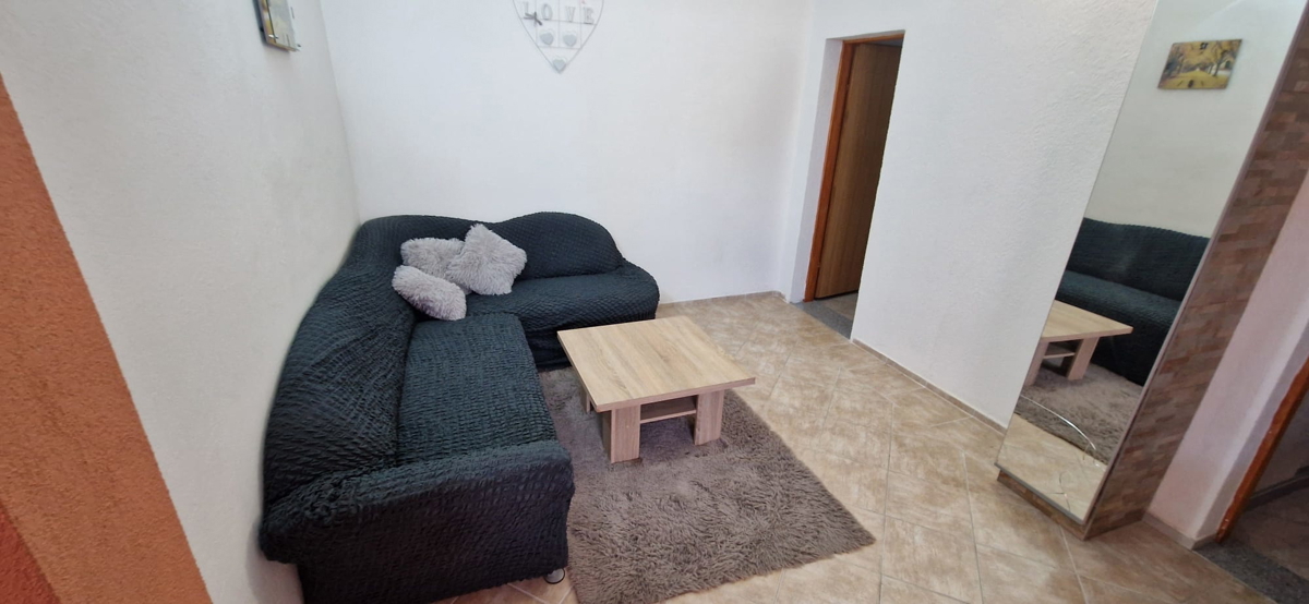 Vir, hiša z 2 apartmajema (148 m2), 150 metrov do plaže