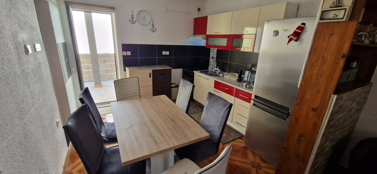 Vir, hiša z 2 apartmajema (148 m2), 150 metrov do plaže