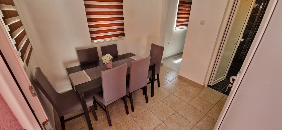 Vir, hiša z 2 apartmajema (148 m2), 150 metrov do plaže