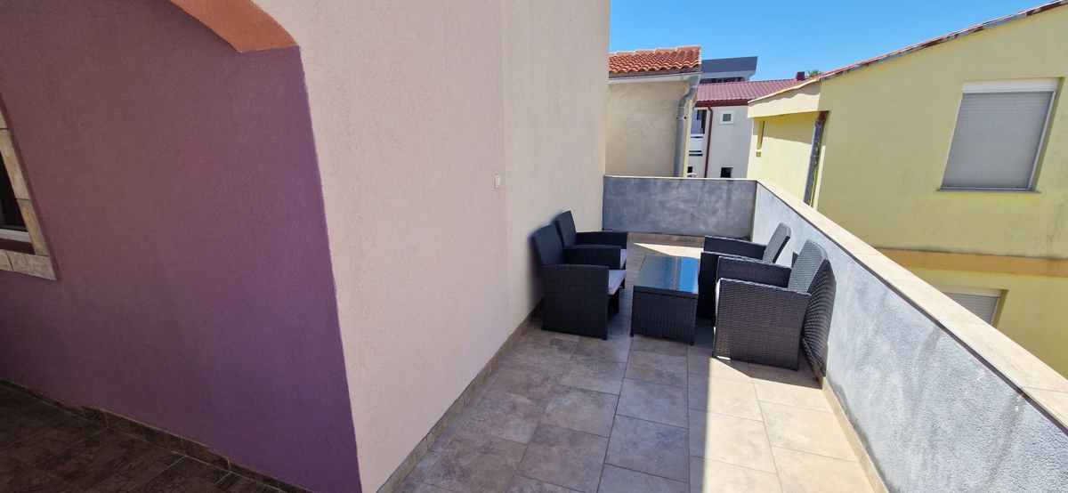 Vir, hiša z 2 apartmajema (148 m2), 150 metrov do plaže