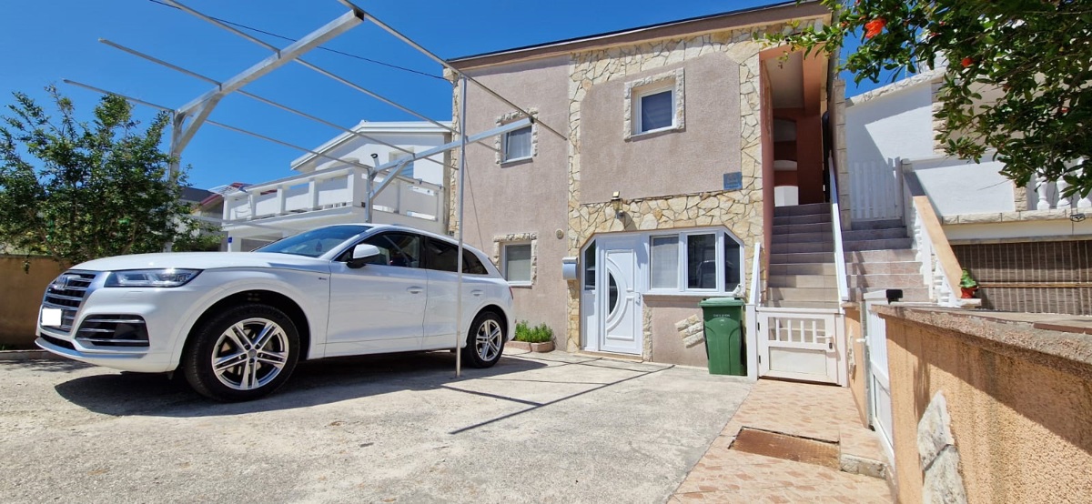 Vir, hiša z 2 apartmajema (148 m2), 150 metrov do plaže