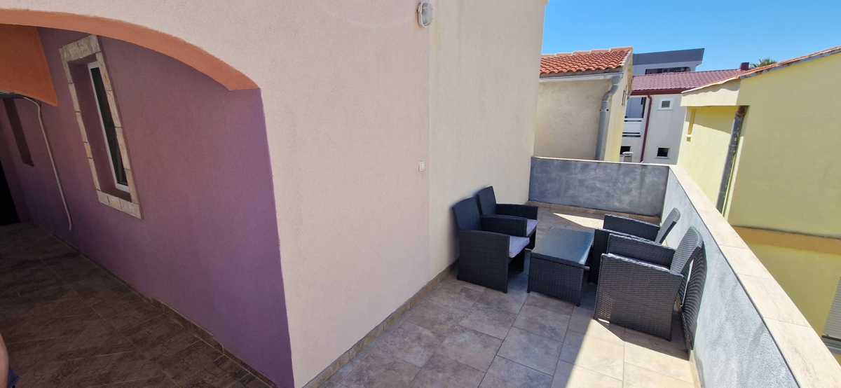 Vir, hiša z 2 apartmajema (148 m2), 150 metrov do plaže