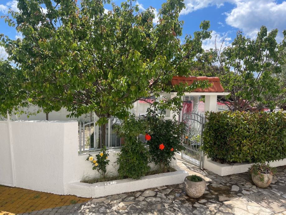 Petrčane, dvonadstropno stanovanje (119,94 m2) s čudovitim vrtom