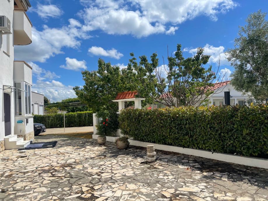 Petrčane, dvonadstropno stanovanje (119,94 m2) s čudovitim vrtom