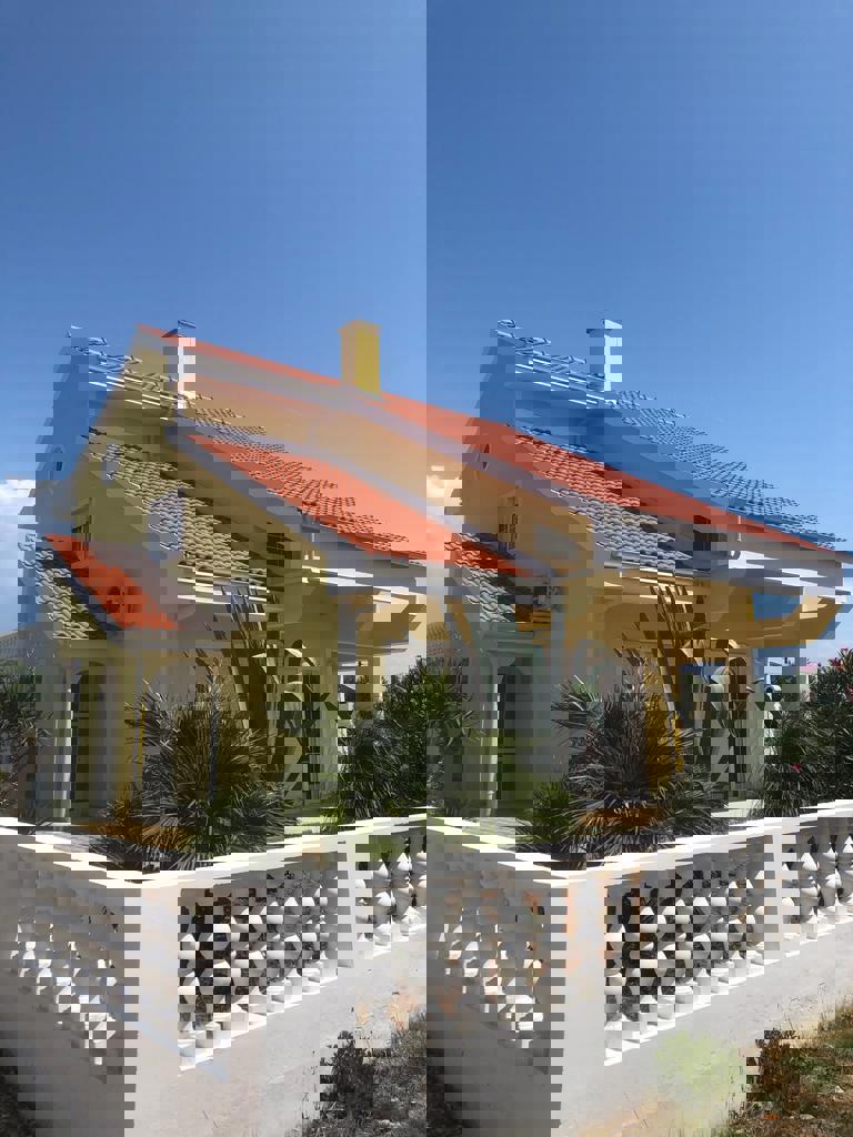 Vir - čudovita samostojna družinska večnadstropna hiša, 250 m od morja, POGLED!!!