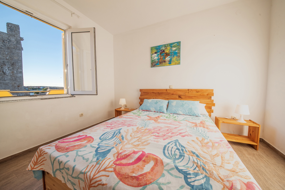 ZADAR, Ražanac, hiša s 3 apartmaji (101 m2), 1. vrsta ob morju, ODLIČNA LOKACIJA!!!