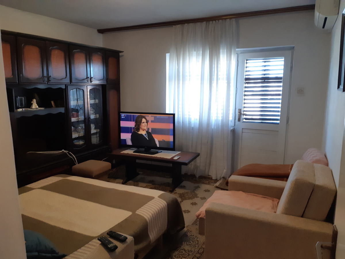 Zadar, Višnjik, odlična hiša (269 m2) na vrhunski lokaciji z veliko zemljišča