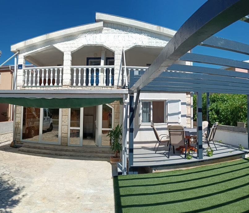 Vir, čudovita, moderna hiša s 4 apartmaji (230 m2), odlična lega