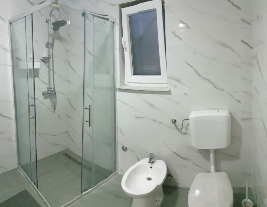 Vir, čudovita, moderna hiša s 4 apartmaji (230 m2), odlična lega