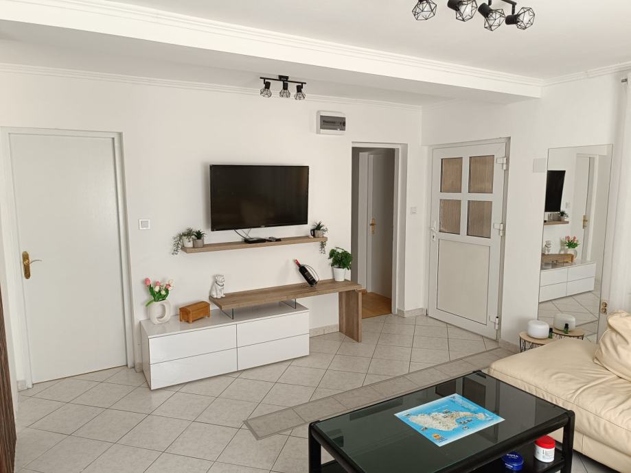 Vir, čudovita, moderna hiša s 4 apartmaji (230 m2), odlična lega