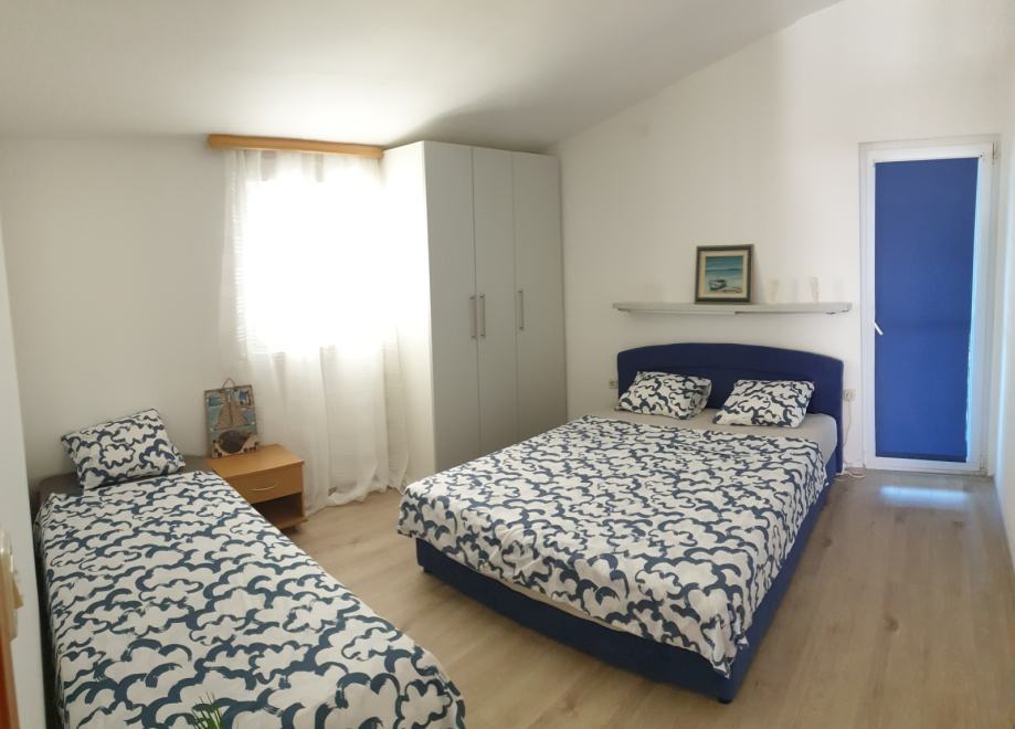 Vir, čudovita, moderna hiša s 4 apartmaji (230 m2), odlična lega