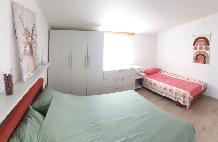 Vir, čudovita, moderna hiša s 4 apartmaji (230 m2), odlična lega