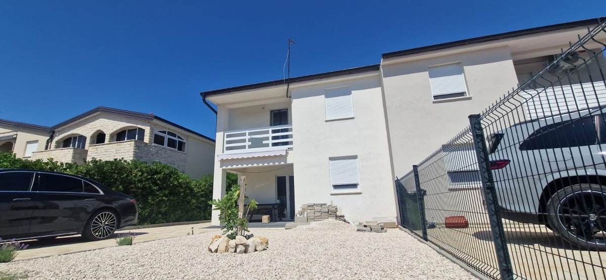 Vir, dvonadstropno stanovanje (90 m2), 160 metrov do plaže, NOVOGRADNJA