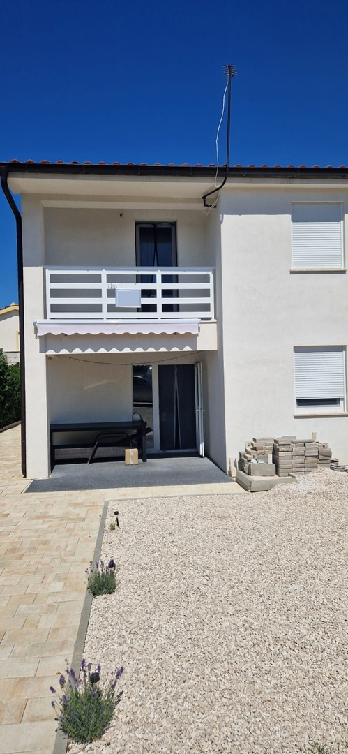 Vir, dvonadstropno stanovanje (90 m2), 160 metrov do plaže, NOVOGRADNJA