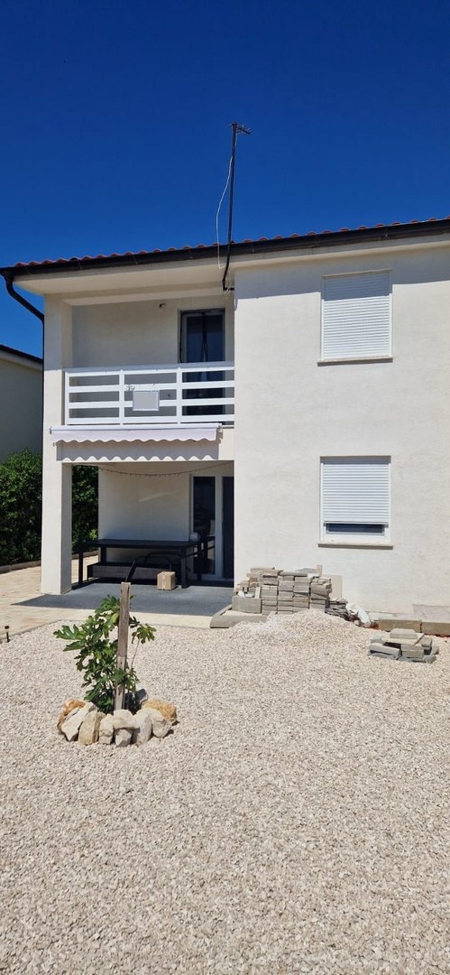 Vir, dvonadstropno stanovanje (90 m2), 160 metrov do plaže, NOVOGRADNJA