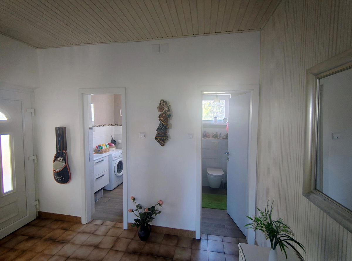 Sukošan, čudovita hiša (240 m2) na veliki zemljiški parceli, 100 metrov od morja, RAZGLED