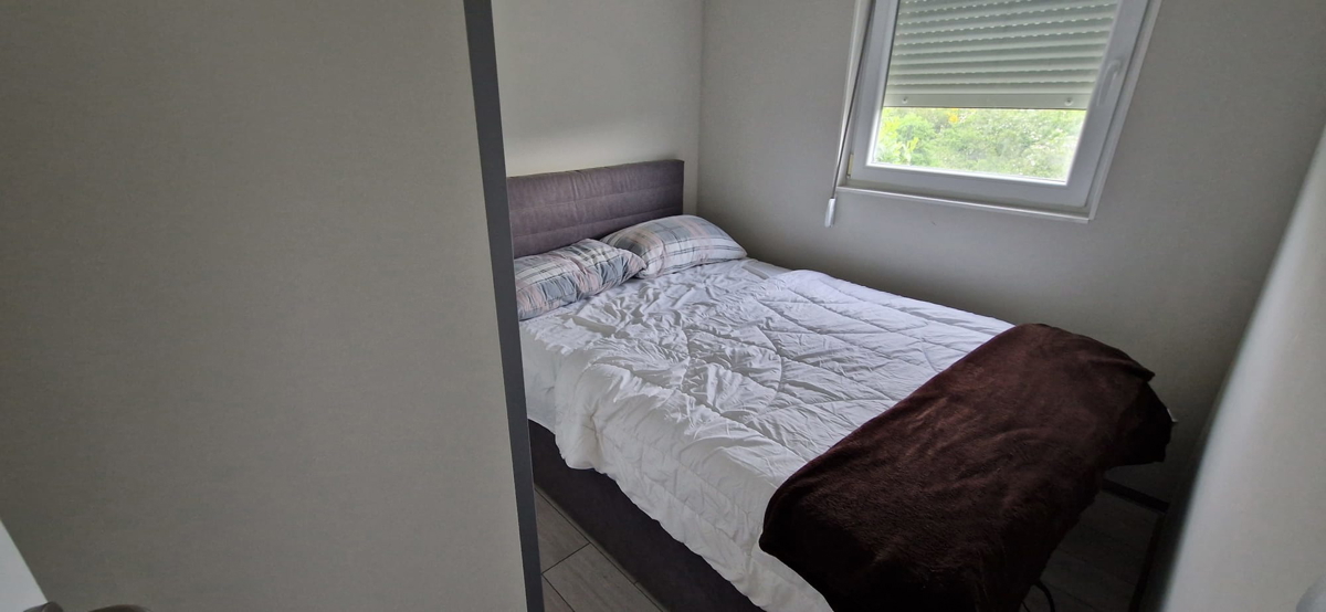 Zadar - kmetijsko zemljišče (400 m2) z mobilno hišo
