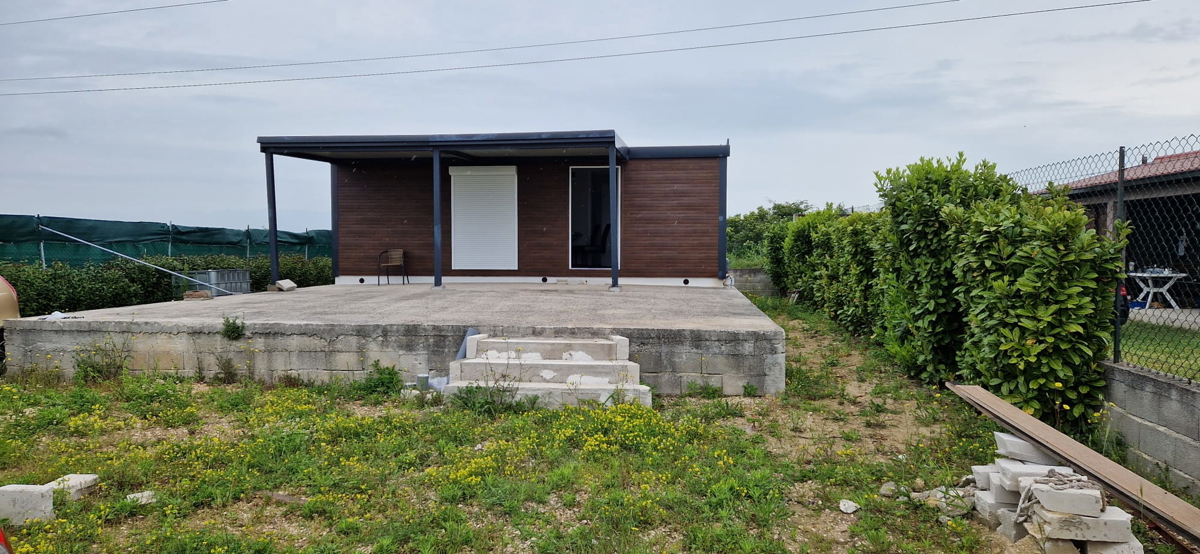 Zadar - kmetijsko zemljišče (400 m2) z mobilno hišo