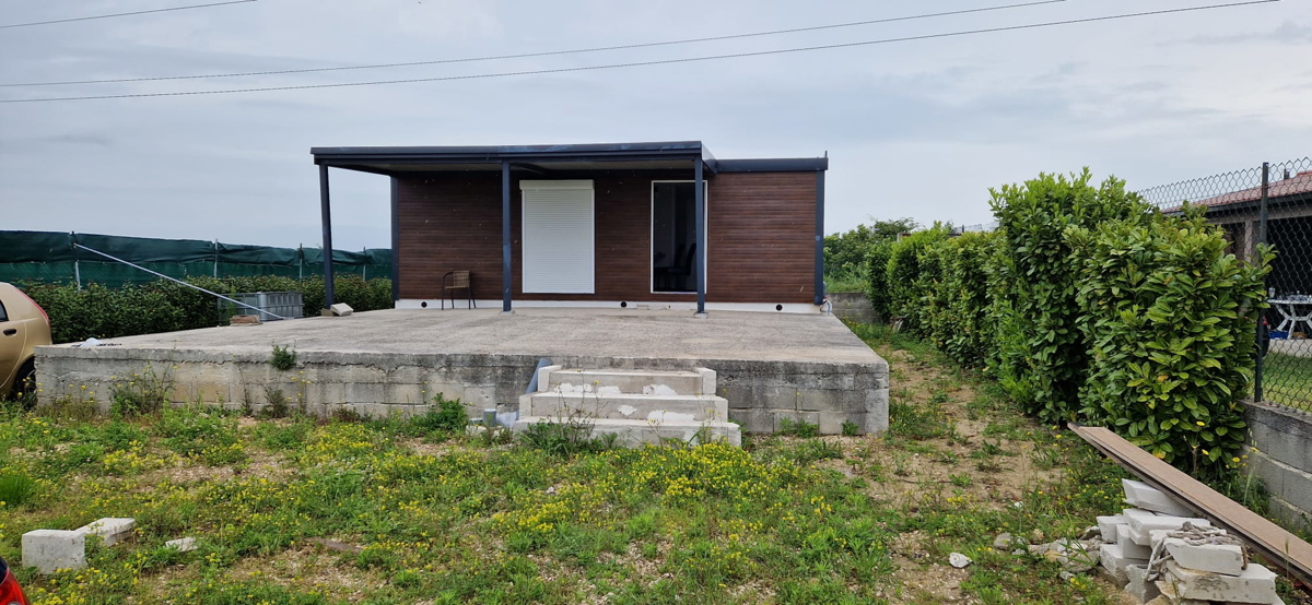 Zadar - kmetijsko zemljišče (400 m2) z mobilno hišo