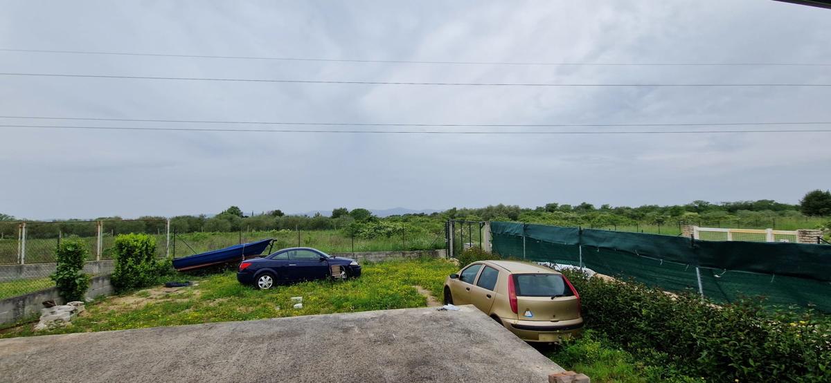 Zadar - kmetijsko zemljišče (400 m2) z mobilno hišo