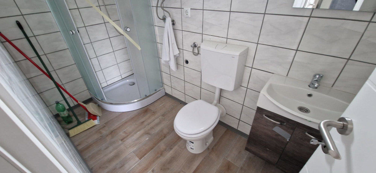 Zadar - kmetijsko zemljišče (400 m2) z mobilno hišo