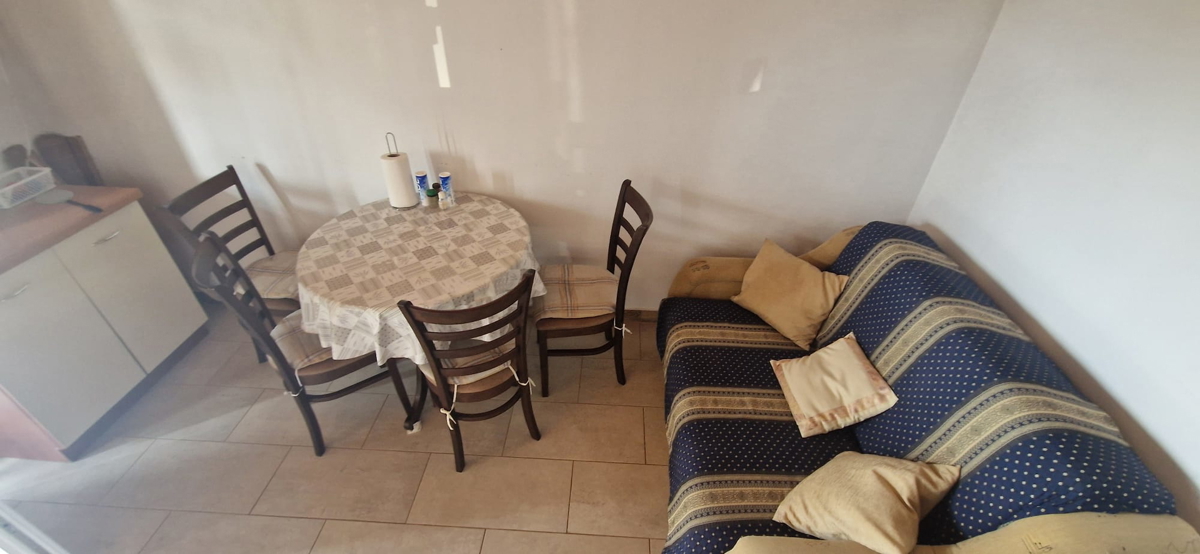 Vrsi, Zukve, lepa hiša s 4 stanovanji (316 m2) in garažo, 250 m do plaže