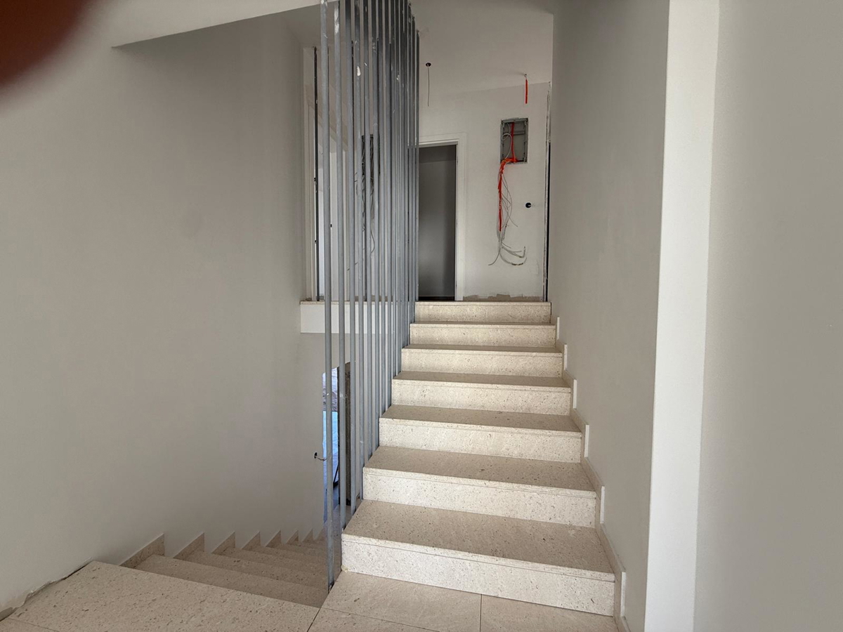 Novalja, Škuncini stani, moderna vila (238 m2) v gradnji z bazenom in panoramskim pogledom na morje