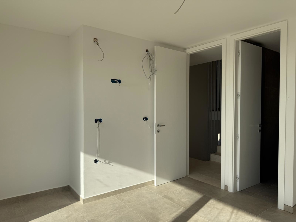 Novalja, Škuncini stani, moderna vila (238 m2) v gradnji z bazenom in panoramskim pogledom na morje