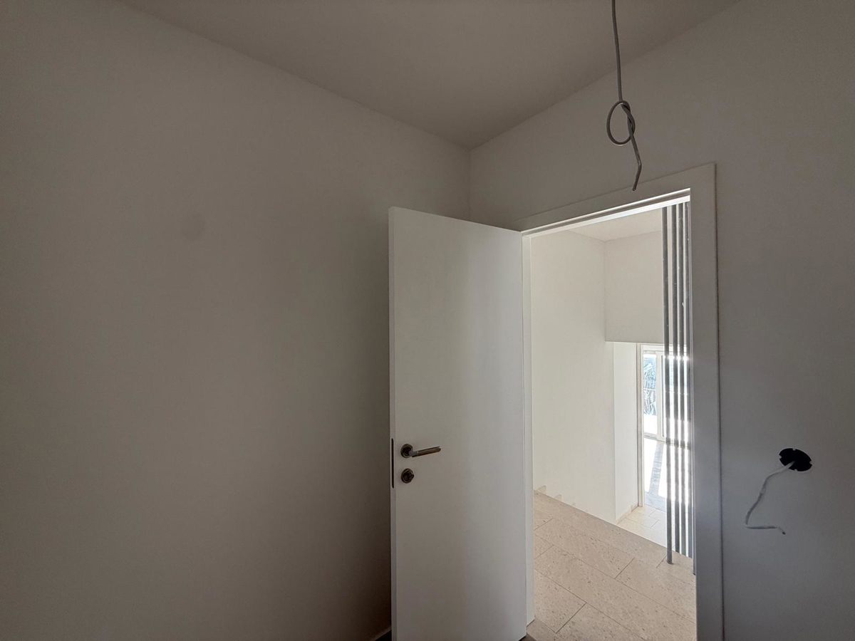 Novalja, Škuncini stani, moderna vila (238 m2) v gradnji z bazenom in panoramskim pogledom na morje