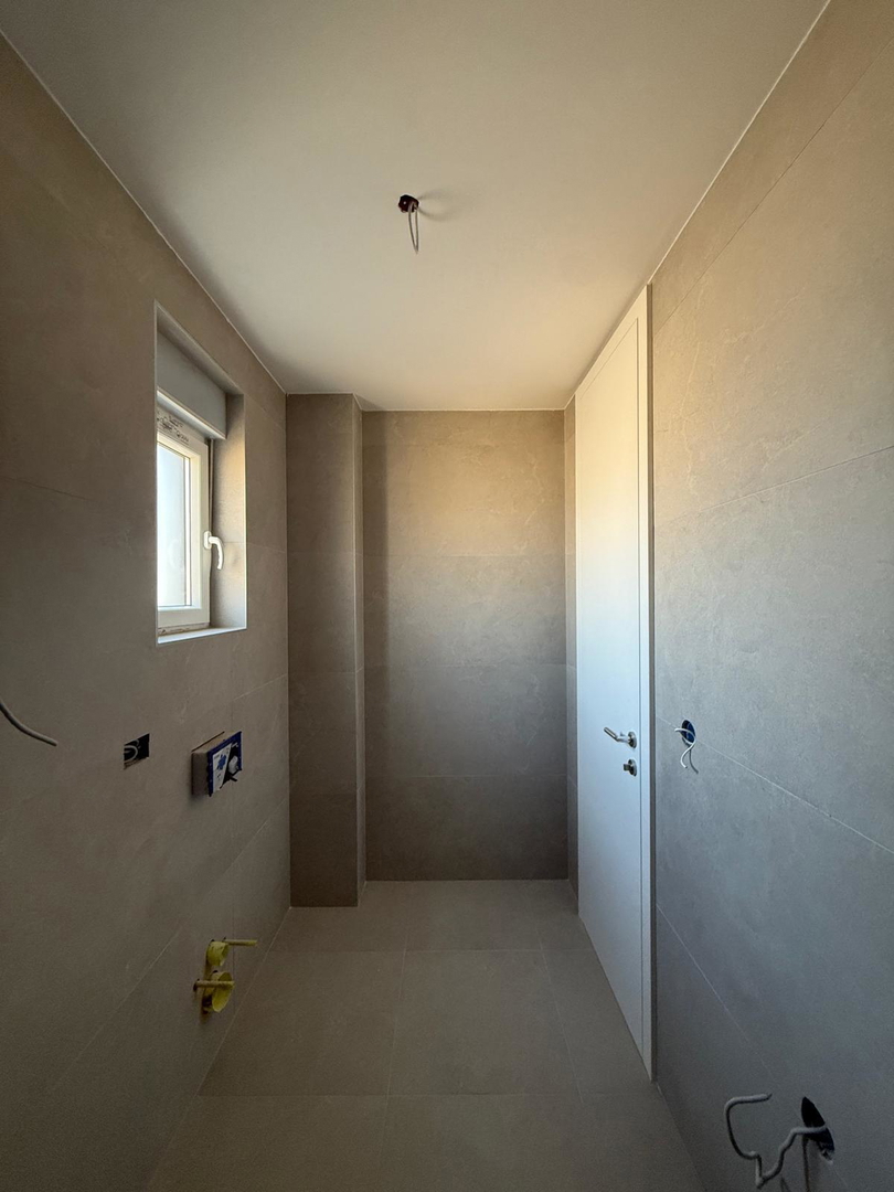 Novalja, Škuncini stani, moderna vila (238 m2) v gradnji z bazenom in panoramskim pogledom na morje