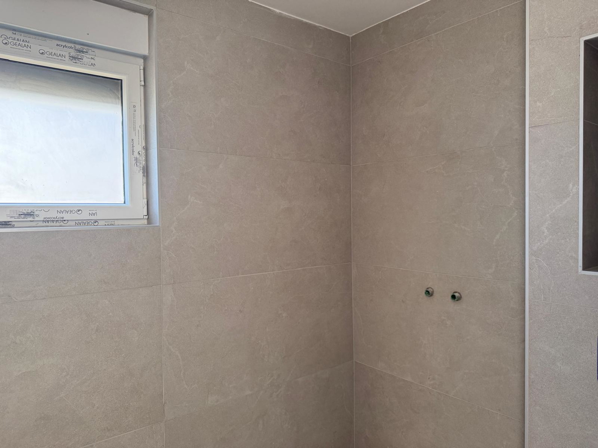 Novalja, Škuncini stani, moderna vila (238 m2) v gradnji z bazenom in panoramskim pogledom na morje