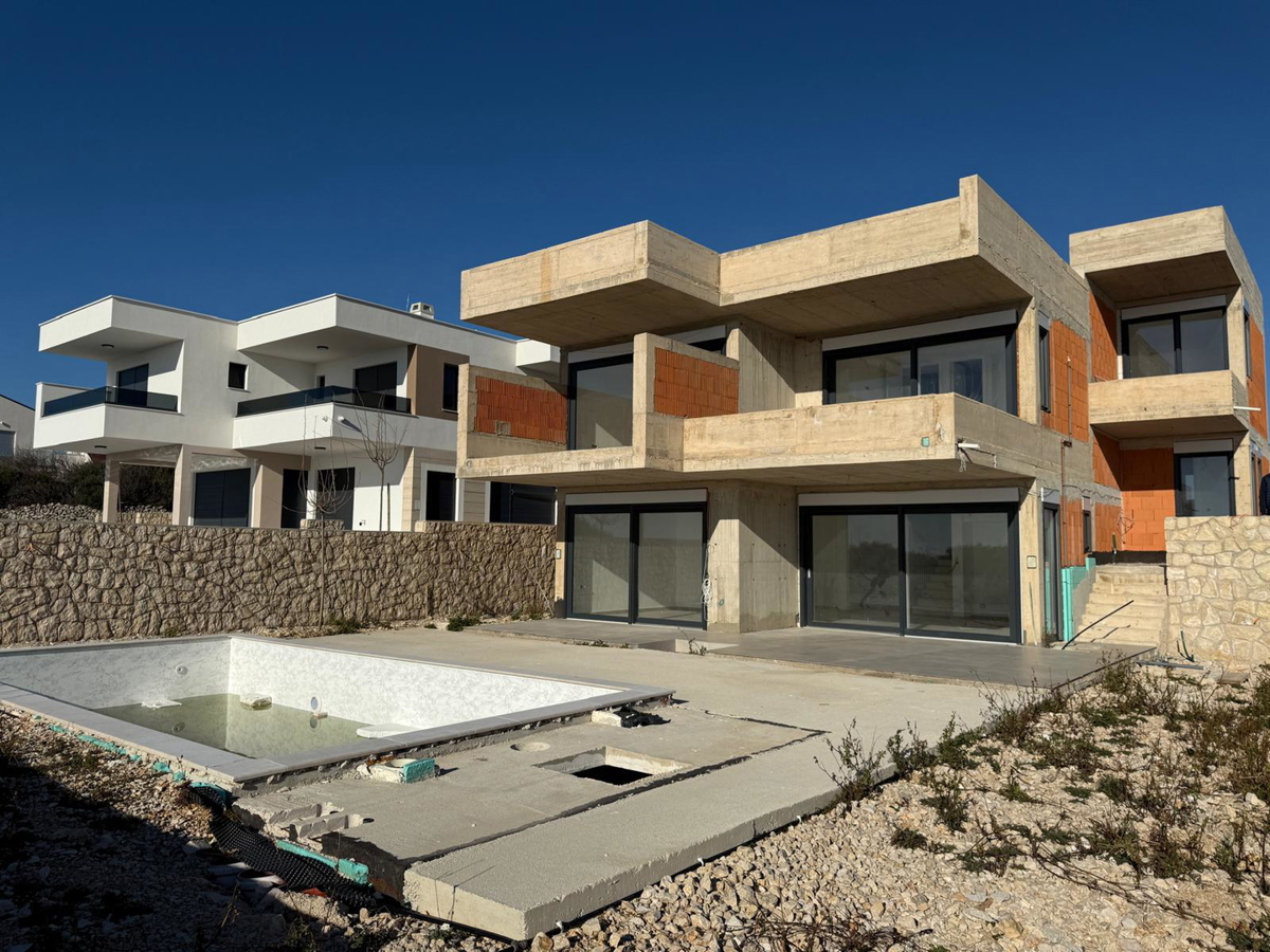 Novalja, Škuncini stani, moderna vila (238 m2) v gradnji z bazenom in panoramskim pogledom na morje