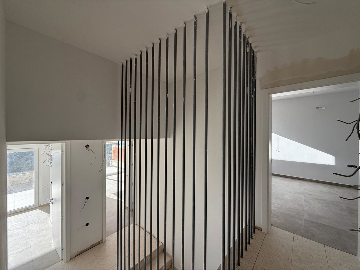 Novalja, Škuncini stani, moderna vila (238 m2) v gradnji z bazenom in panoramskim pogledom na morje