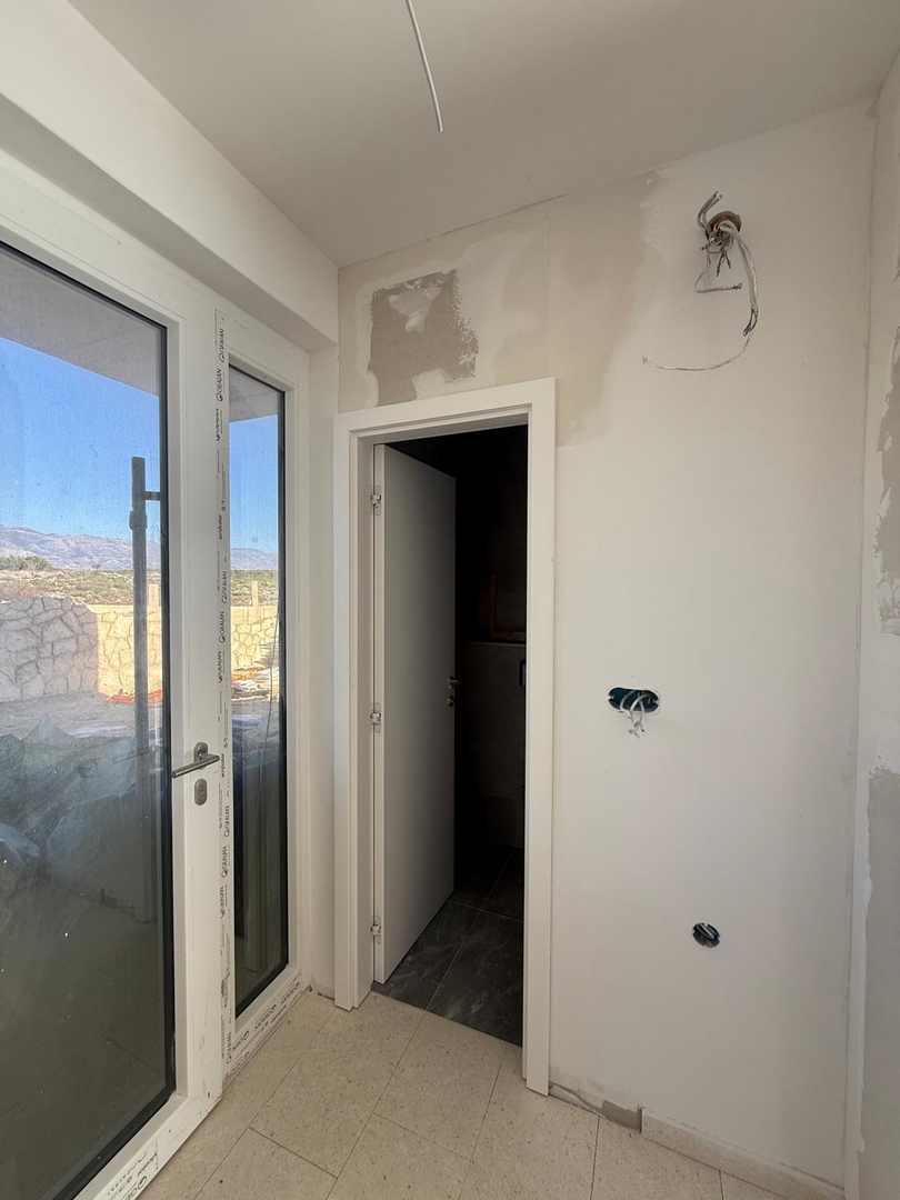 Novalja, Škuncini stani, moderna vila (238 m2) v gradnji z bazenom in panoramskim pogledom na morje