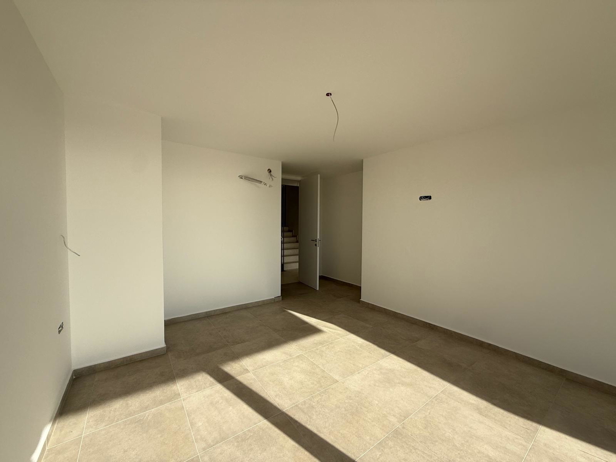 Novalja, Škuncini stani, moderna vila (238 m2) v gradnji z bazenom in panoramskim pogledom na morje