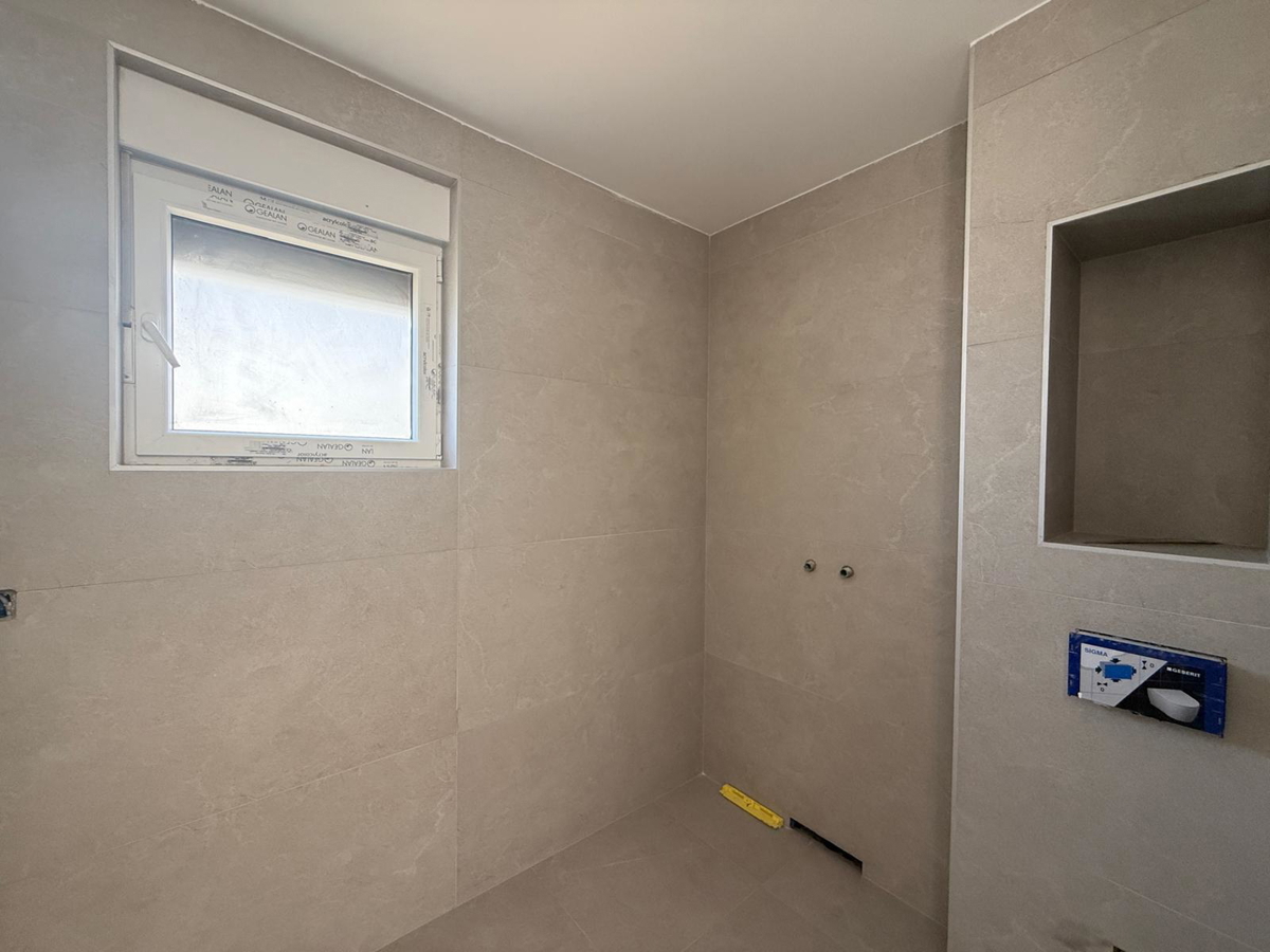 Novalja, Škuncini stani, moderna vila (238 m2) v gradnji z bazenom in panoramskim pogledom na morje