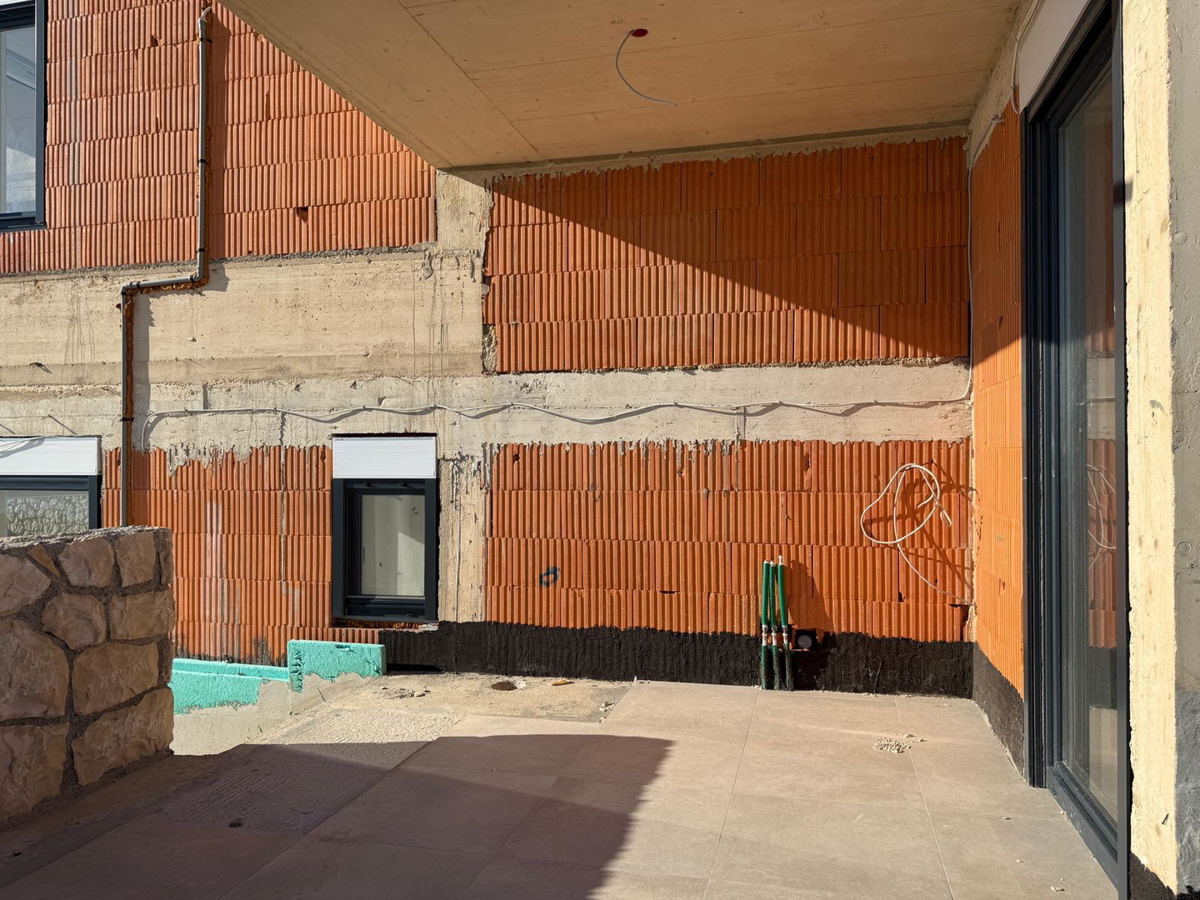 Novalja, Škuncini stani, moderna vila (238 m2) v gradnji z bazenom in panoramskim pogledom na morje