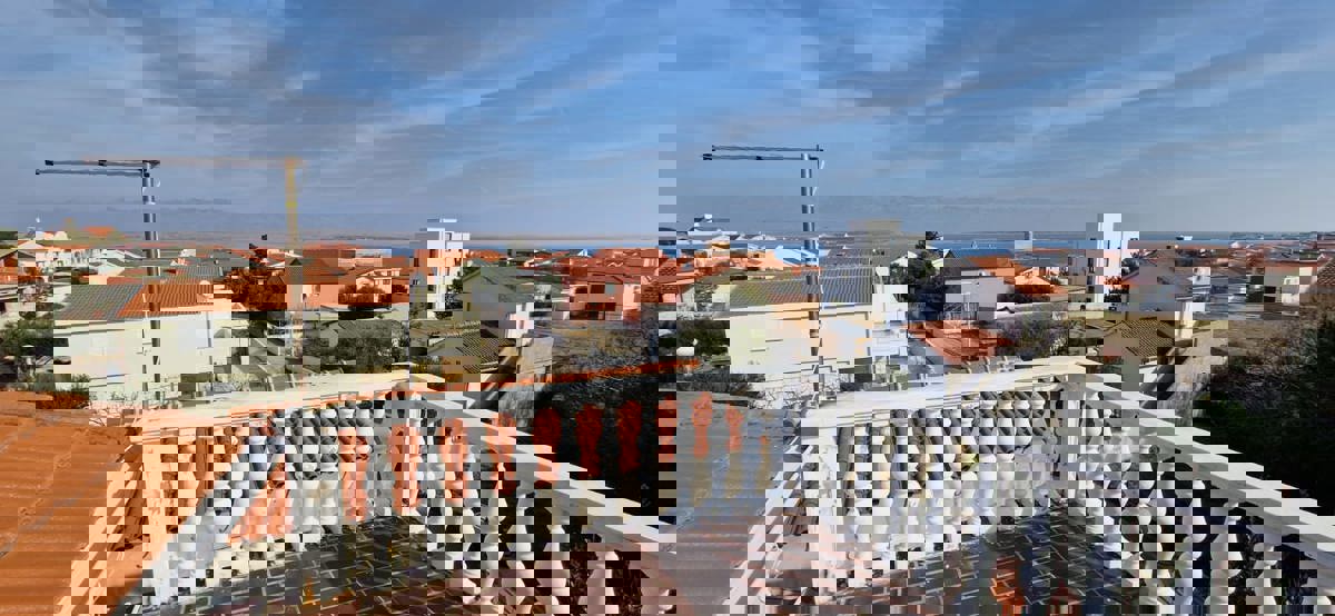 Vir, hiša s 4 stanovanji (182 m2), 150 metrov do plaže